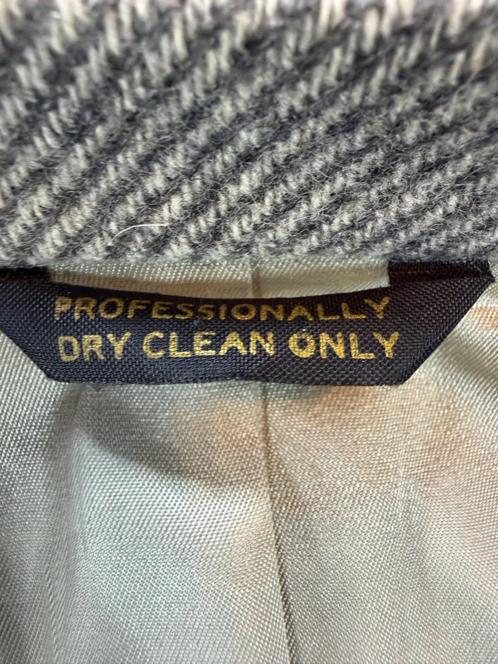 Men's Herringbone Gray Sport Coat with Elbow Patches EST. 40L